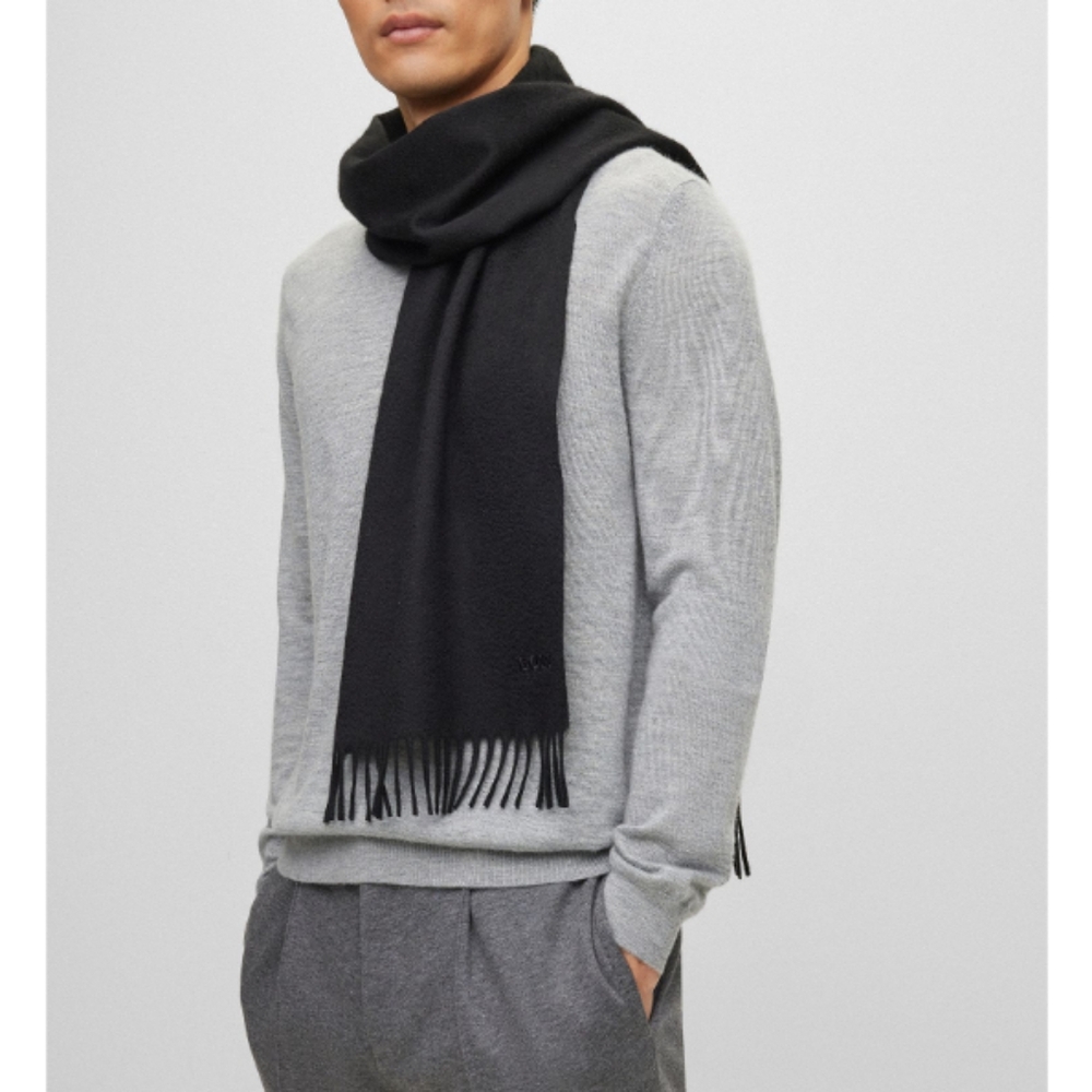TUMI 100% Cashmere Black Fringed Scarf Muffler
